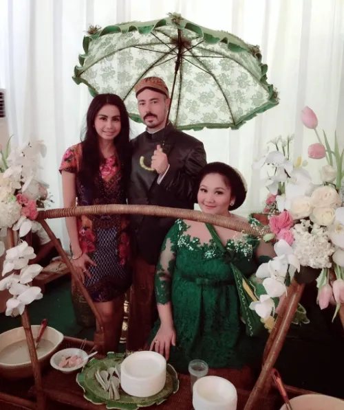 Uty Wibowo menggelar tujuh bulanan di Jakarta ©instagram.com/iissoebroto