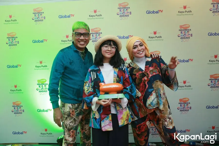 Uya Kuya dan Astrid kompak beri edukasi tentang bahaya narkoba pada kedua buah hatinya © KapanLagi.com®/Agus Apriyanto