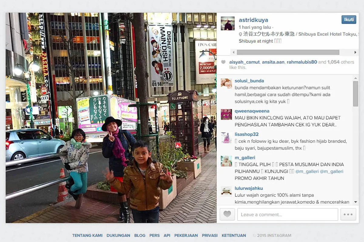 Astrid Kuya dan dua orang anaknya sedang berada di Shibuya, Jepang / © instagram.com/ Astrid Kuya