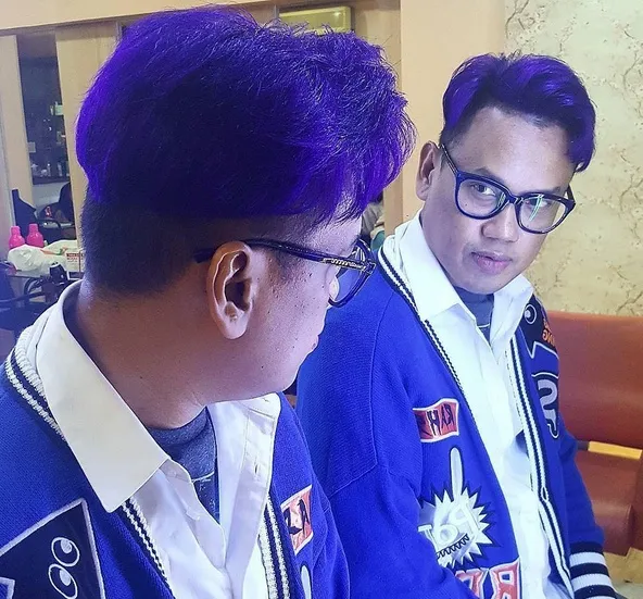 Uya Kuya kerap tampil dengan penampilannya yang unik. /©instagram.com/king_uyakuya