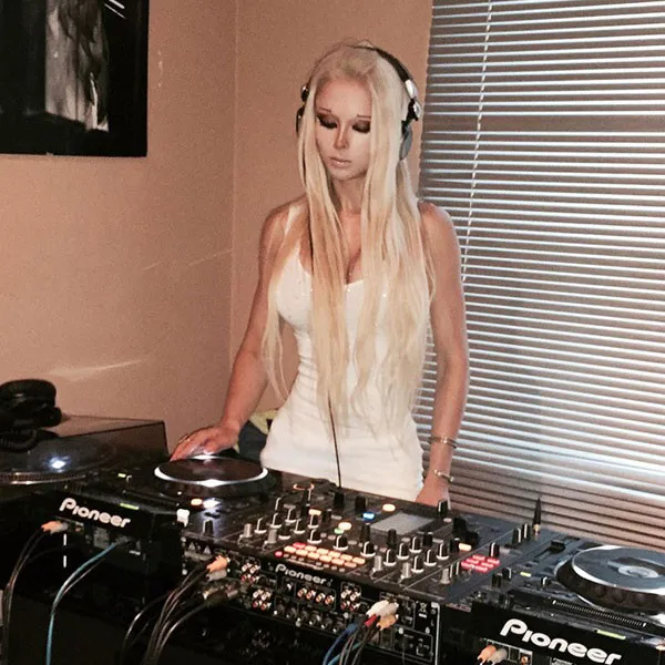 Valeria kini jadi seorang DJ! © lukyanova.me
