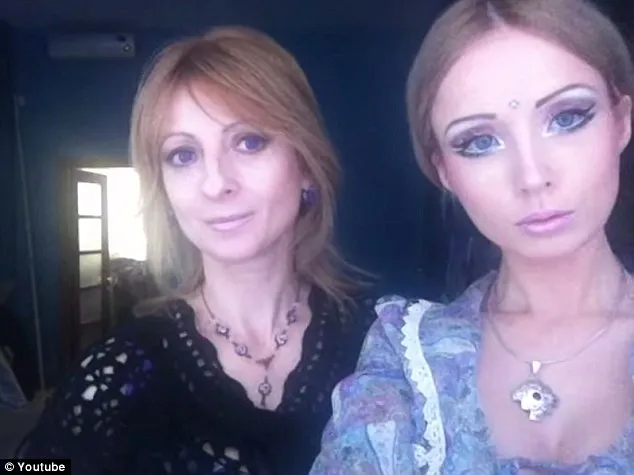 Inilah sosok ibu Valeria Lukyanova @ youtube.com/ValeriaLukyanova