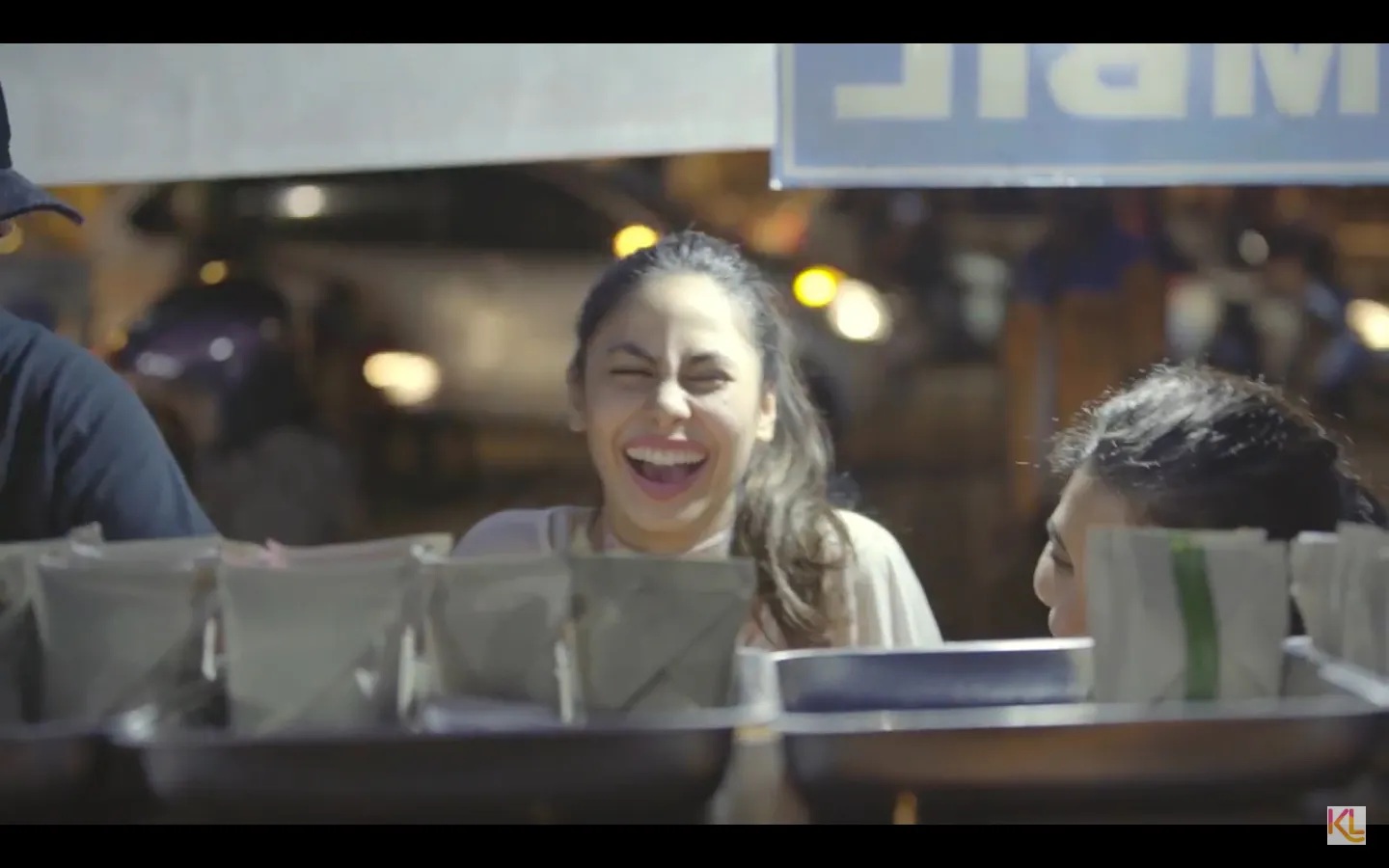Datang ke Yogyakarta, apa saja keseruan yang dialami oleh Valerie Thomas dan Nadine Waworuntu? © YouTube/KapanLagi