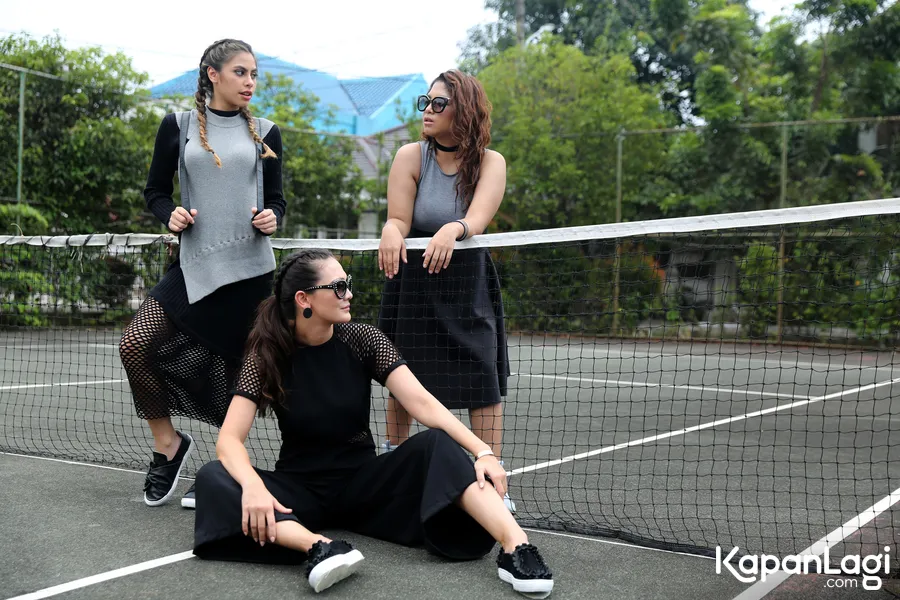 Luna Maya mengaku cocok dengan produk lipstik dari Valerie Thomas. ©KapanLagi.com/Bayu Herdianto