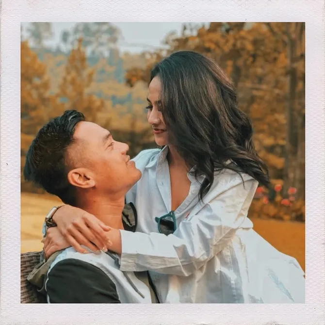 Vanessa Angel tampak harmonis dengan sang pacar (credit: instagram.com/vanessaangelofficial)