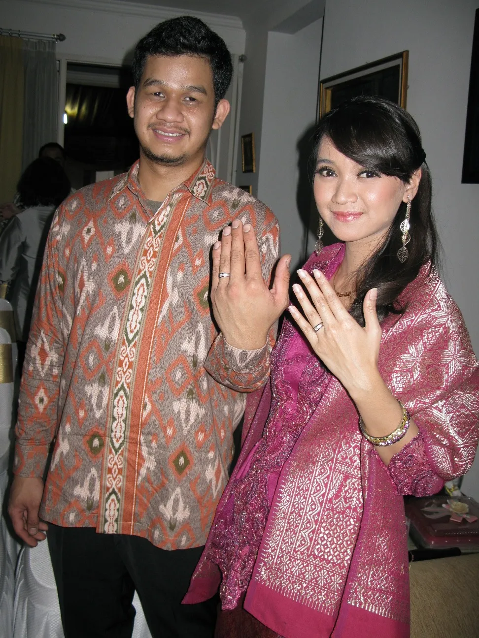 Vanda Rainy January menjalani prosesi lamaran. ©Deni/KapanLagi.com