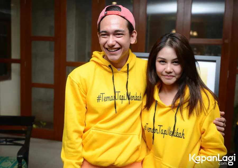 Adipati Dolken bahkan mengaku ini pertama kalinya menangis saat menonton filmnya sendiri. (Credit: KapanLagi.com/Bayu Herdianto)