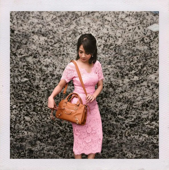 Gaya berbusana dari Vanessa Angel juga bisa dibilang stylish dan fashionable. /©instagram.com/vanessaangelofficial