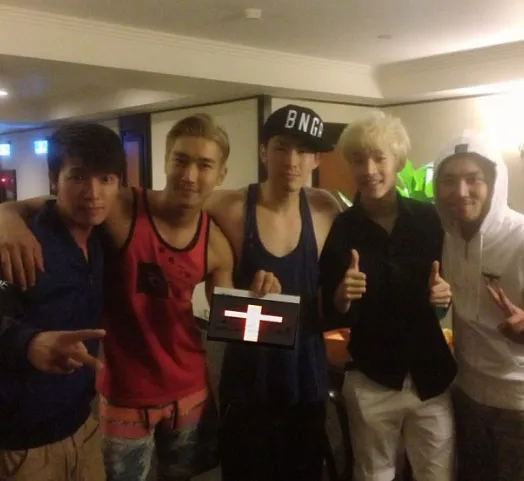 Vanness Wu bersama member Super Junior.