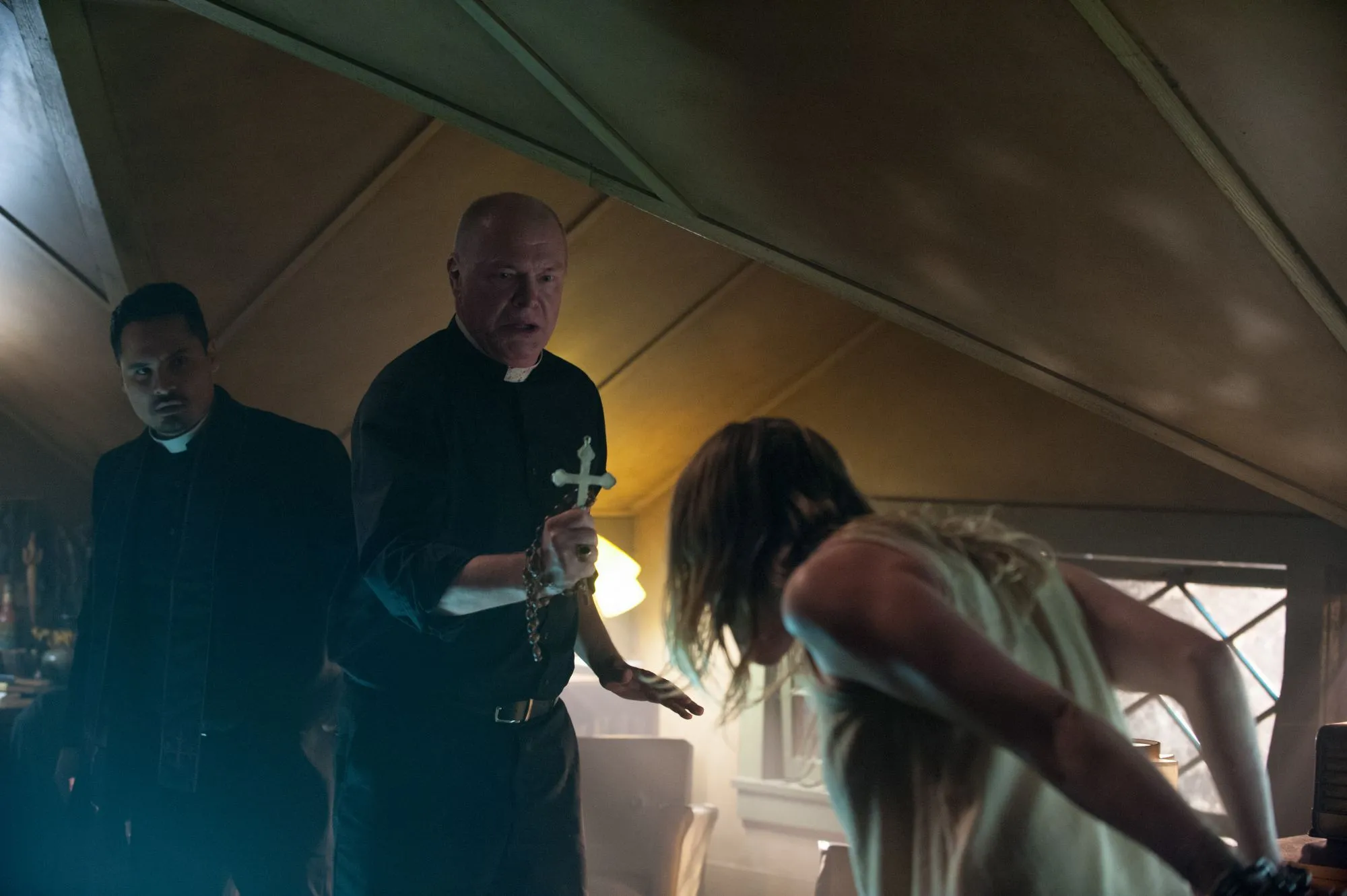 Exorcist yang berubah jadi chaos ketika Angela makin kuat/©Lakeshore Entertainment