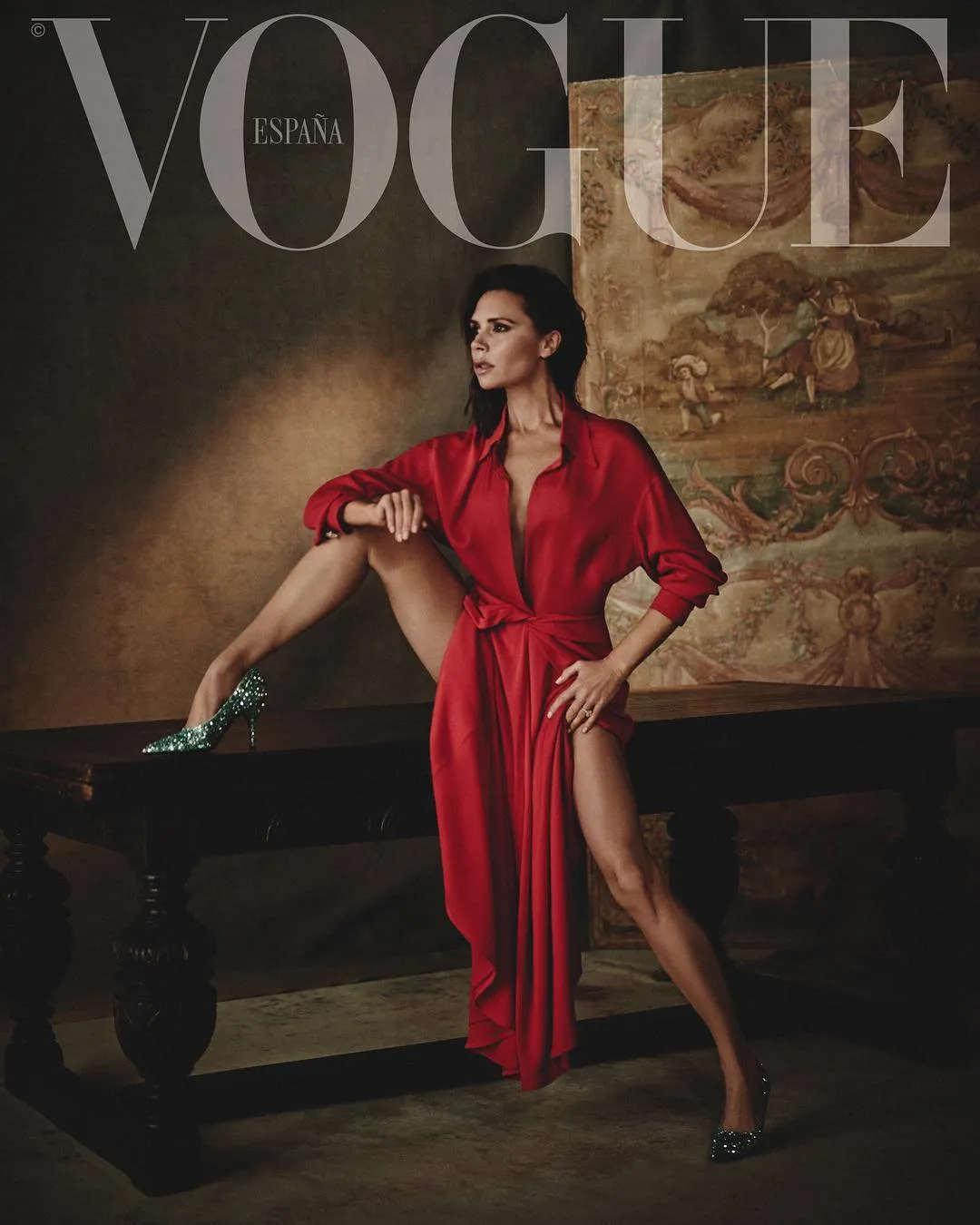 Yakin kamu nggak bakal iri saat melihat kaki jenjangnya? © Vogue Spain