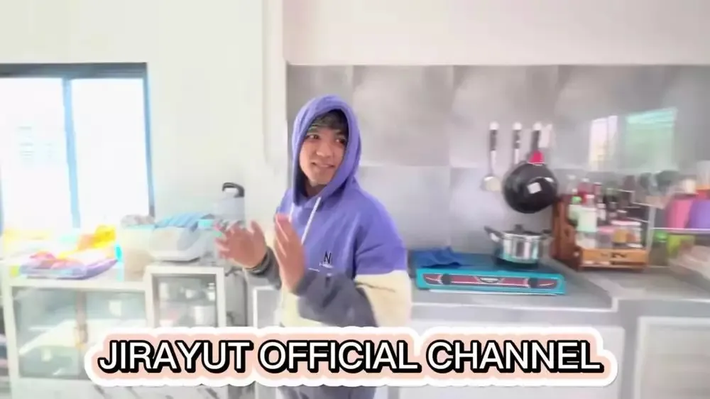 Potret dapur rumah Jirayut (Sumber: YouTube/Jirayut Official Channel)