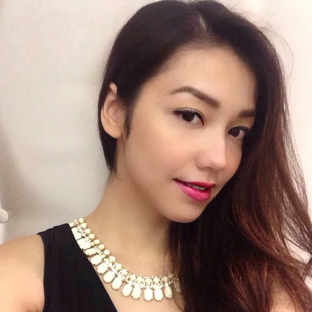 Velove Vexia Berbagi Pesan Positif