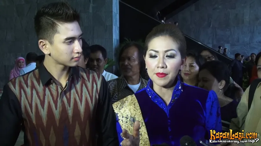 Venna Melinda memilih tidur bersama dua putranya sebelum dilantik jadi DPR. ©KapanLagi.com®