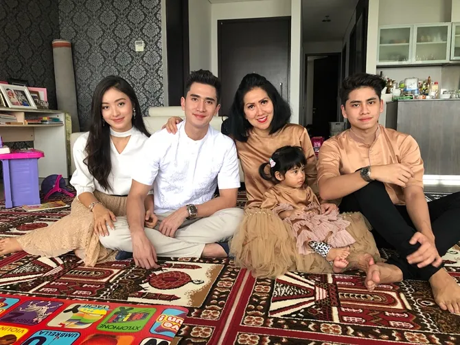 Natasha Wilona ikut rayakan Lebaran bersama keluarga Verrell Bramasta (credit: instagram.com/bramastavrl)
