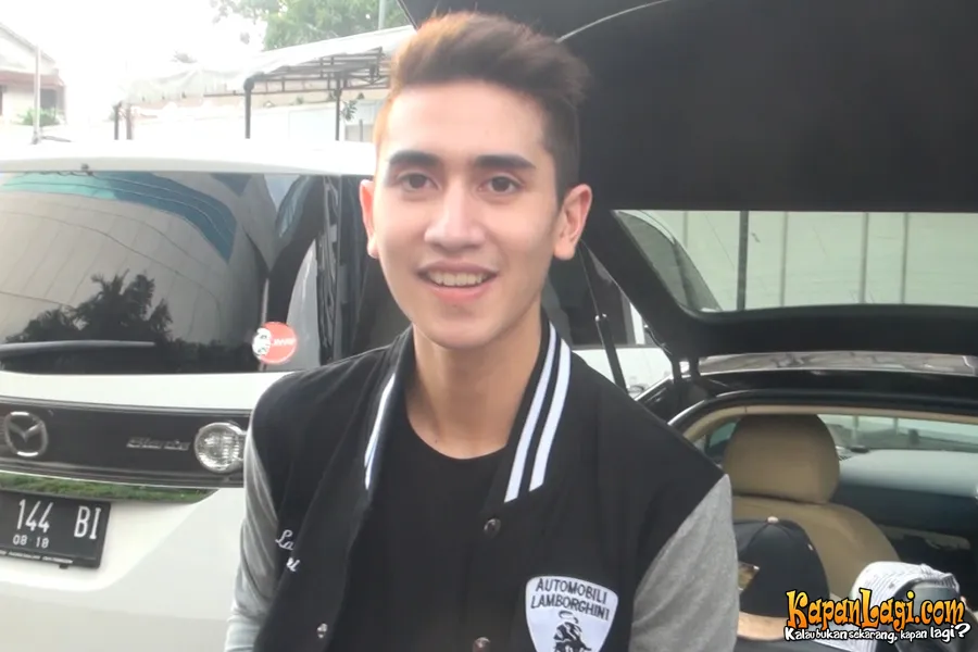 Verrel Bramasta dekat dengan Cinta Laura.