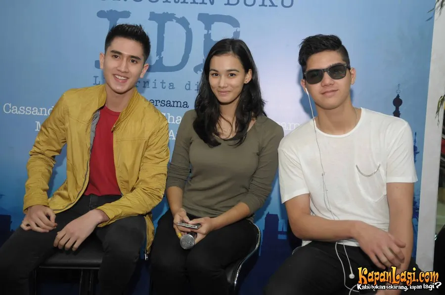 Mentari De Marelle diapit duo cowok ganteng ini di LDR/©Kapanlagi.com®/Bayu Herdianto