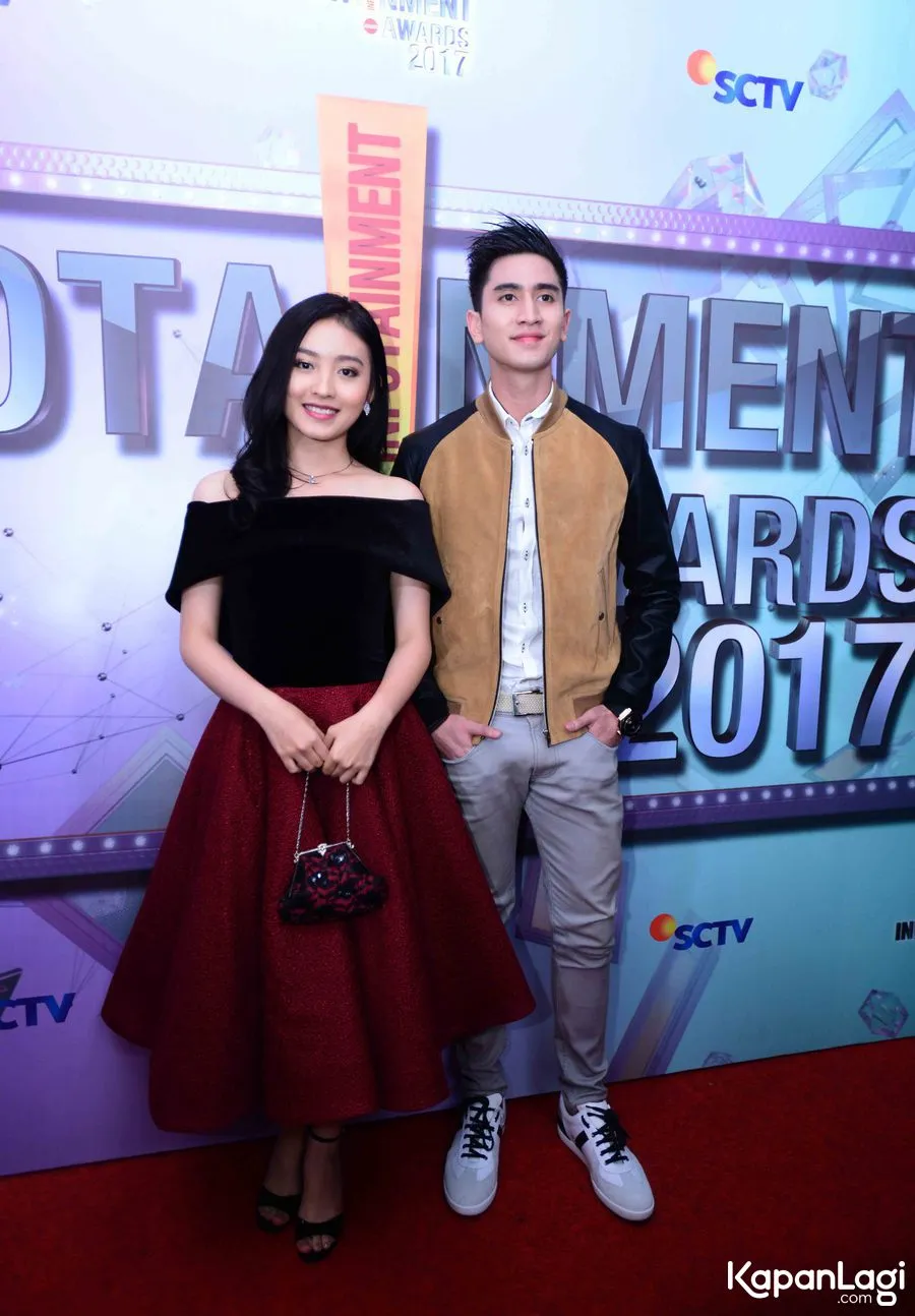 Natasha Wilona gandeng Verrell Bramasta di red carpet. ©KapanLagi.com/Bayu Herdianto
