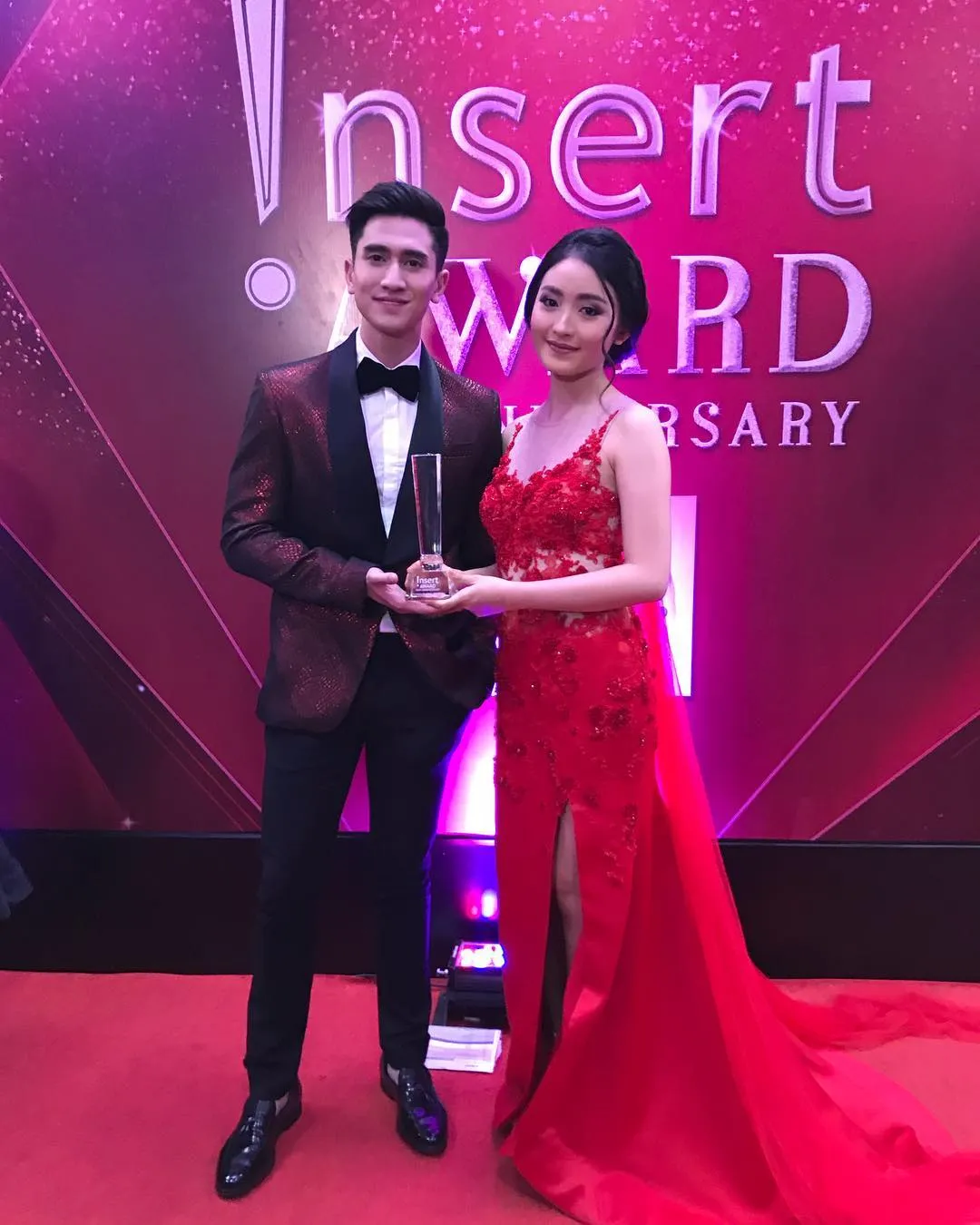 Verrell dan Natasha di ajang 'Insert Awards 2017' © Instagram/bramastavrl