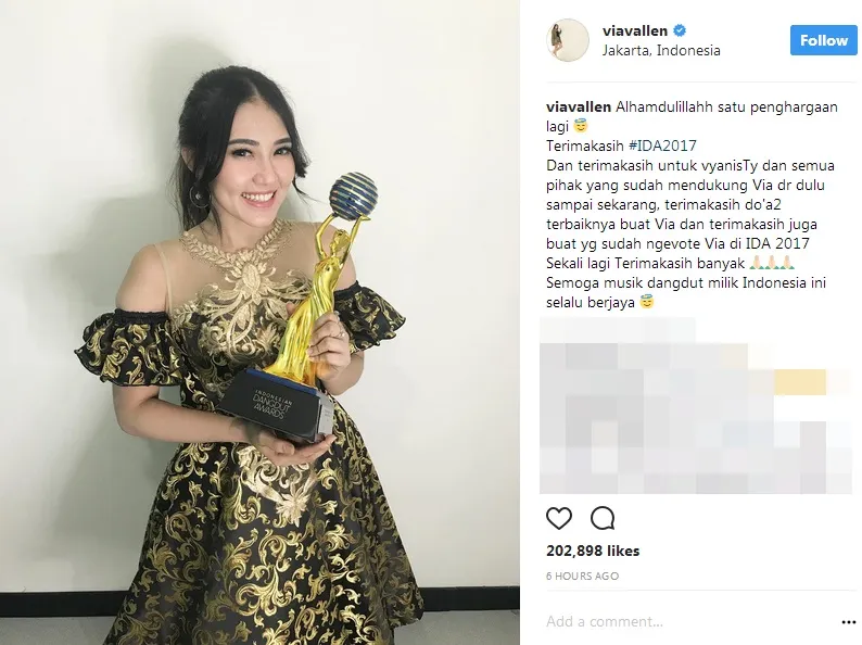 Via pamerkan kemenangannya di IDA 2017 ©instagram/viavallen