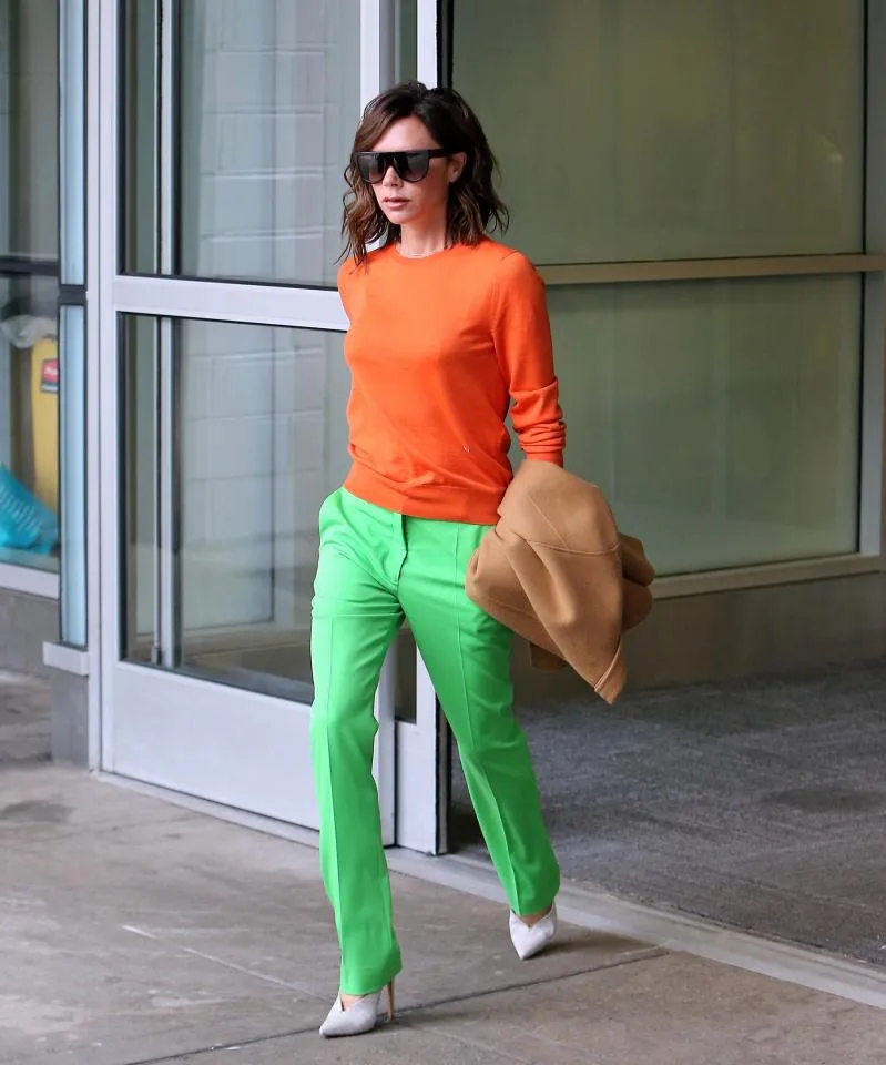 Victoria pakai baju dengan warna mencolok, tetap keren? © thesun.co.uk