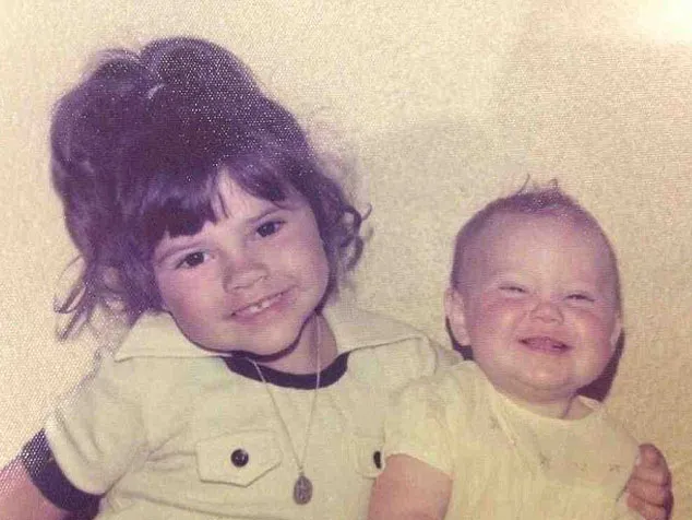 Saat masih kecil, Victoria sangat murah senyum ya? @ twitter.com/victoriabeckham