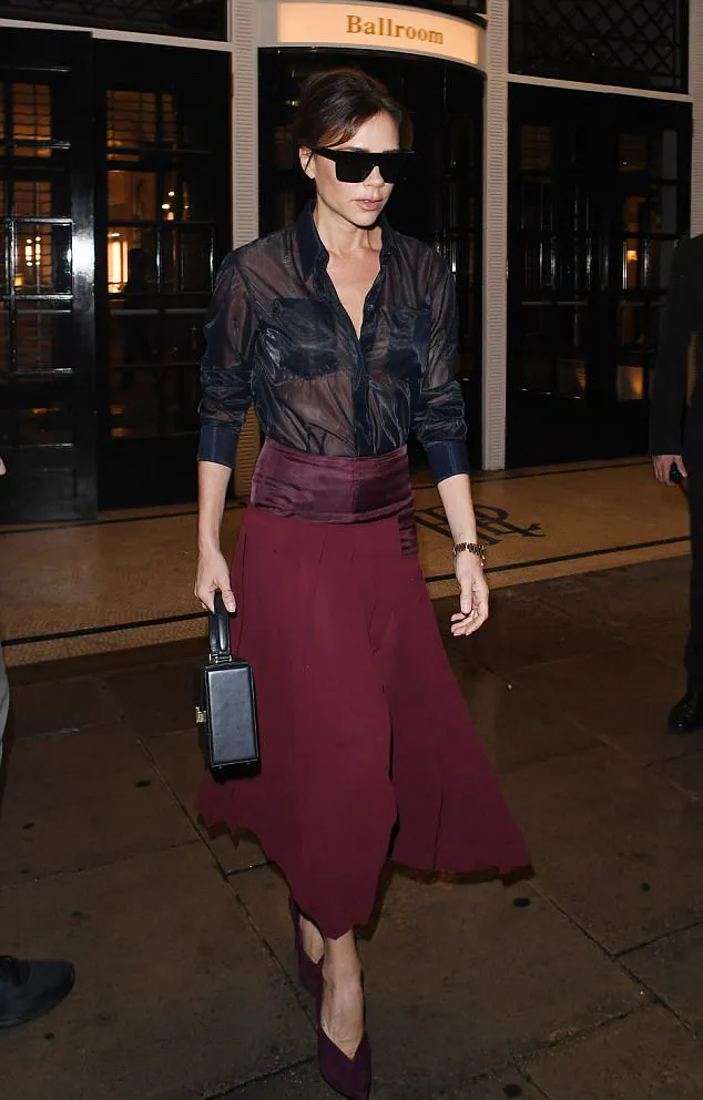 Victoria muncul pakai baju transparan © dailymail.co.uk