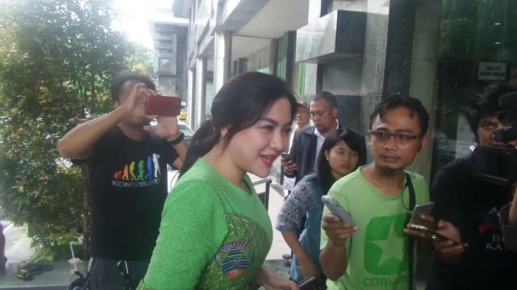 Vicky Shu saat memenuhi panggilan Bareskrim. © KapanLagi.com/Nuzulur Rakhmah