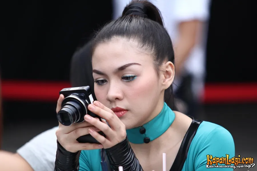 Vicky lakukan sulam alis bukan karena galau.