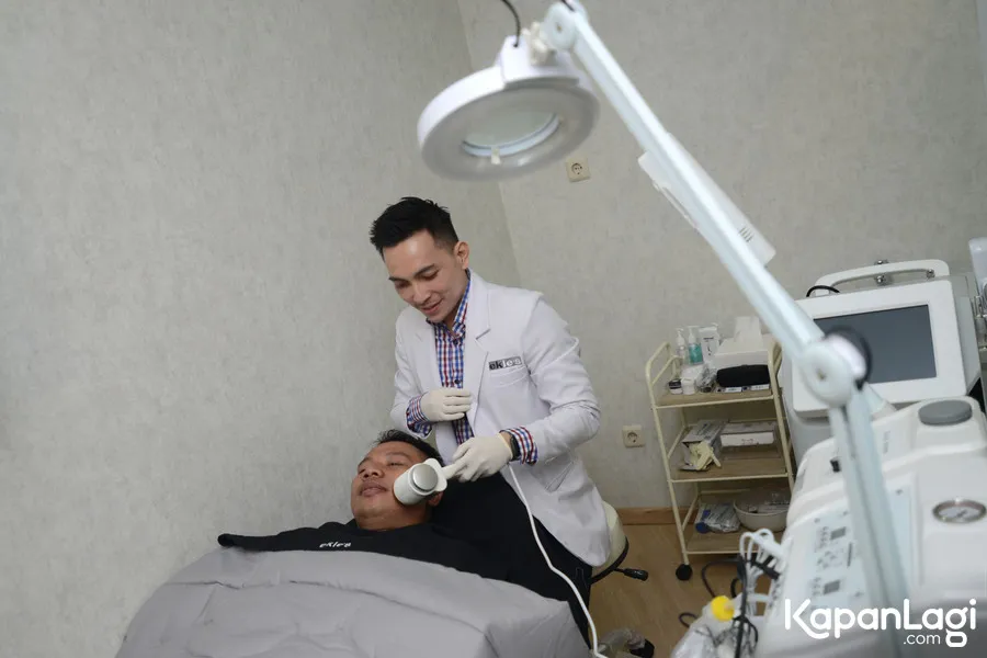 Vicky Prasetyo jalani perawatan kulit jelang pernikahan. cr: KapanLagi.com/Bayu Herdianto