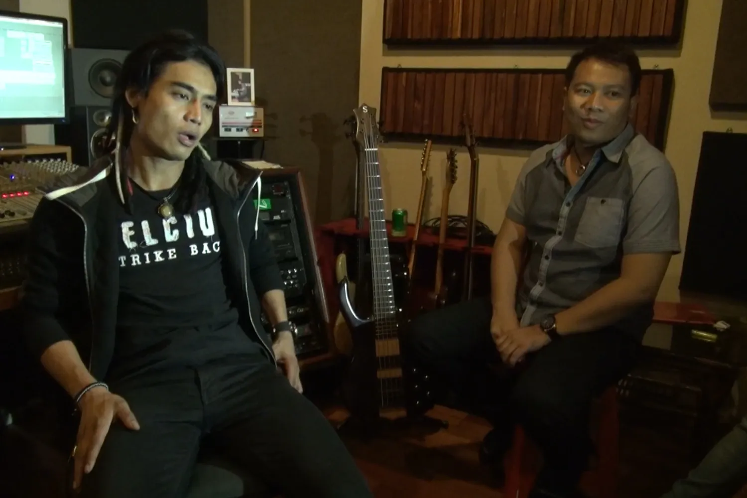 Charly dan Vicky menggelar aksi damai © KapanLagi.com®/VJ Randy