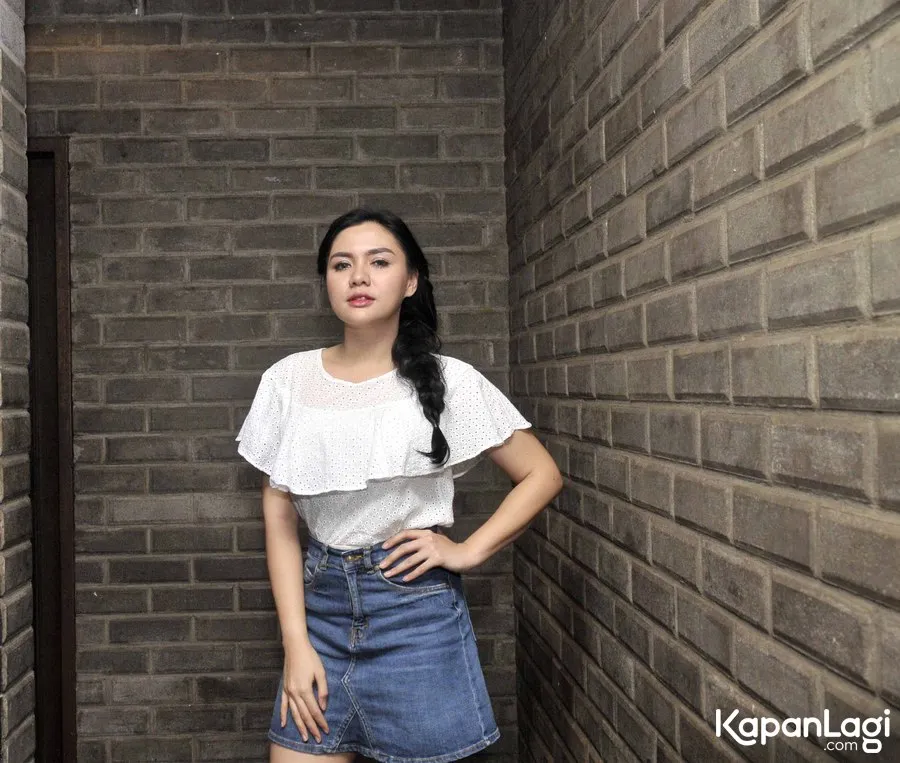 Vicky Shu: "Kalau adikku mau nikah duluan ya monggo."/©KapanLagi.com®/M. Akrom Sukarya