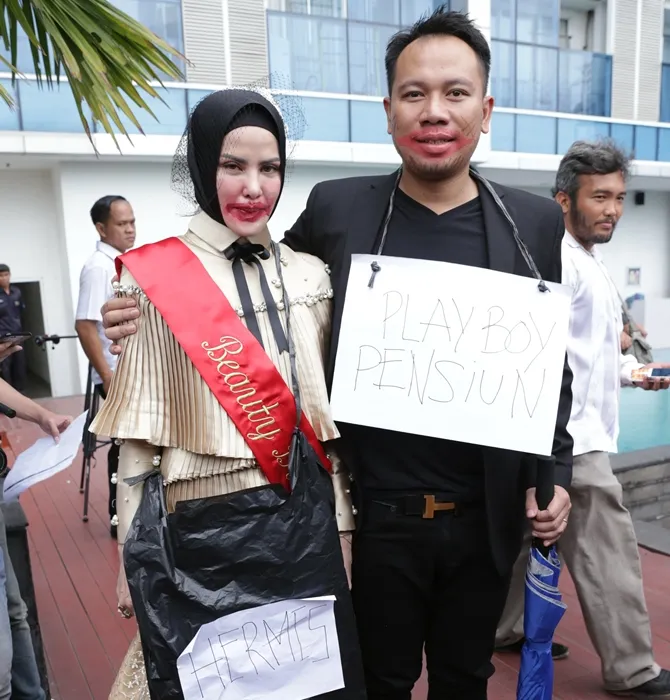 Vicky memenuhi seluruh permintaan Angel Lelga terkait konsep pernikahan. © KapanLagi.com/Agus Apriyanto