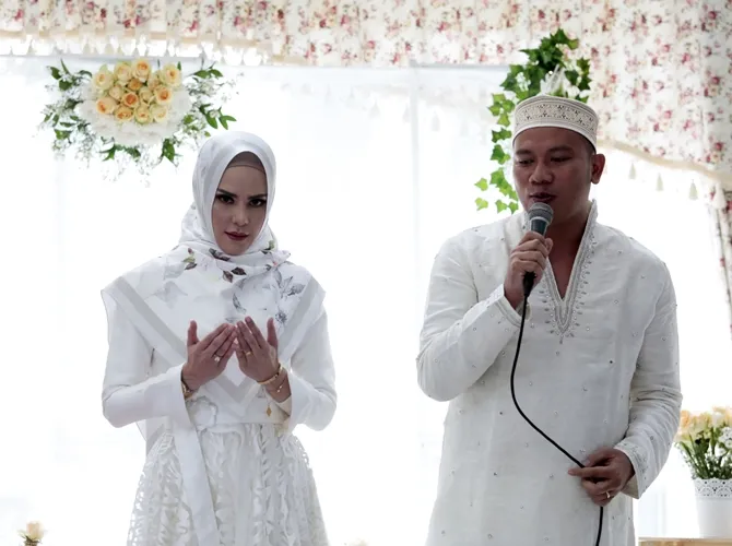 Angel memberi kejutan manis untuk Vicky jelang hari ulang tahun. © KapanLagi.com/Muhammad Akrom Sukarya
