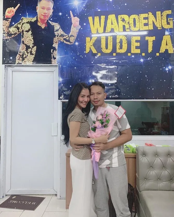 Anggia dan Vicky kenal di penghujung tahun (credit: instagram.com/vickyprasetyo777)
