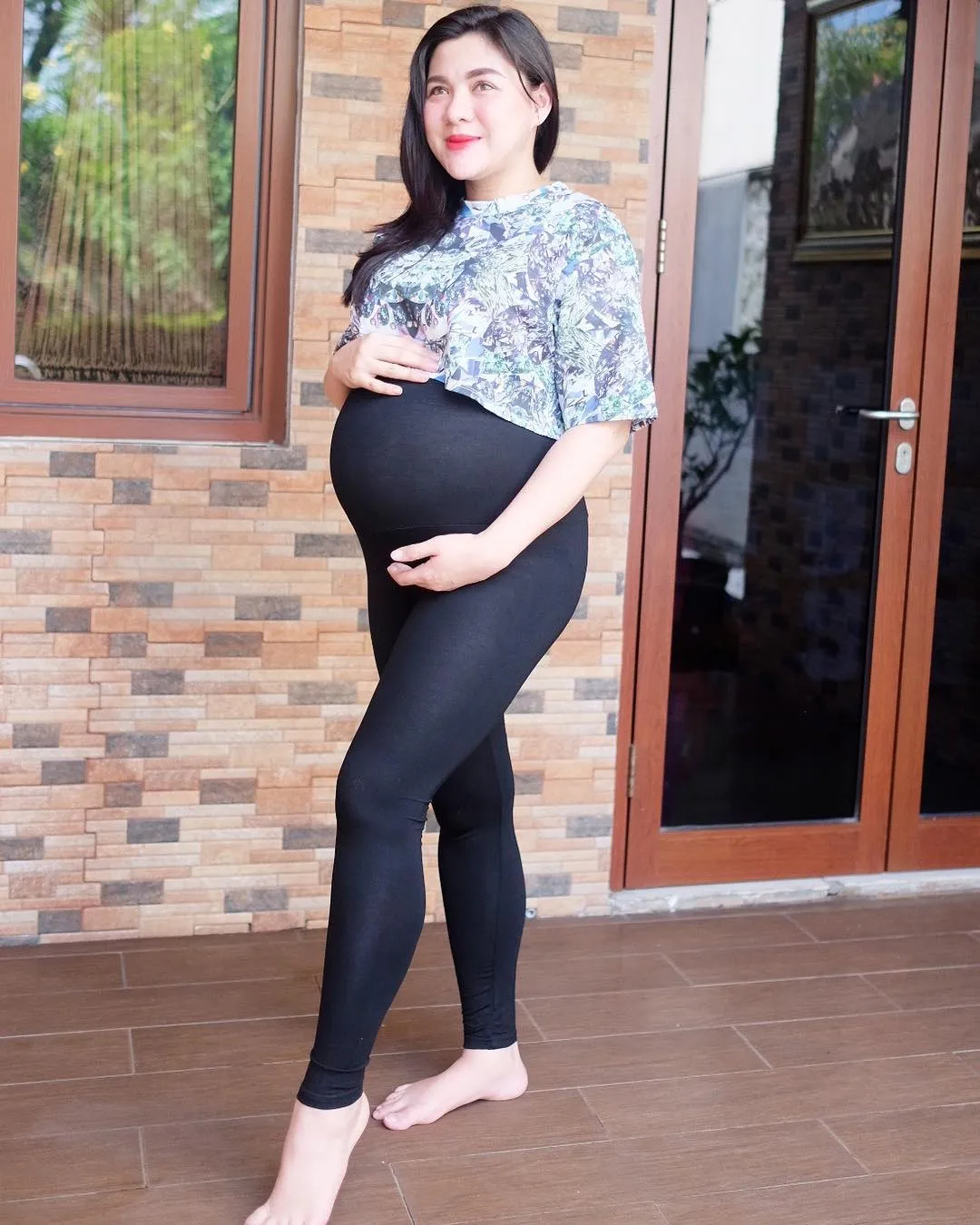 Baby bump Vicky Shu yang semakin membesar. (instagram.com/vickyshu)