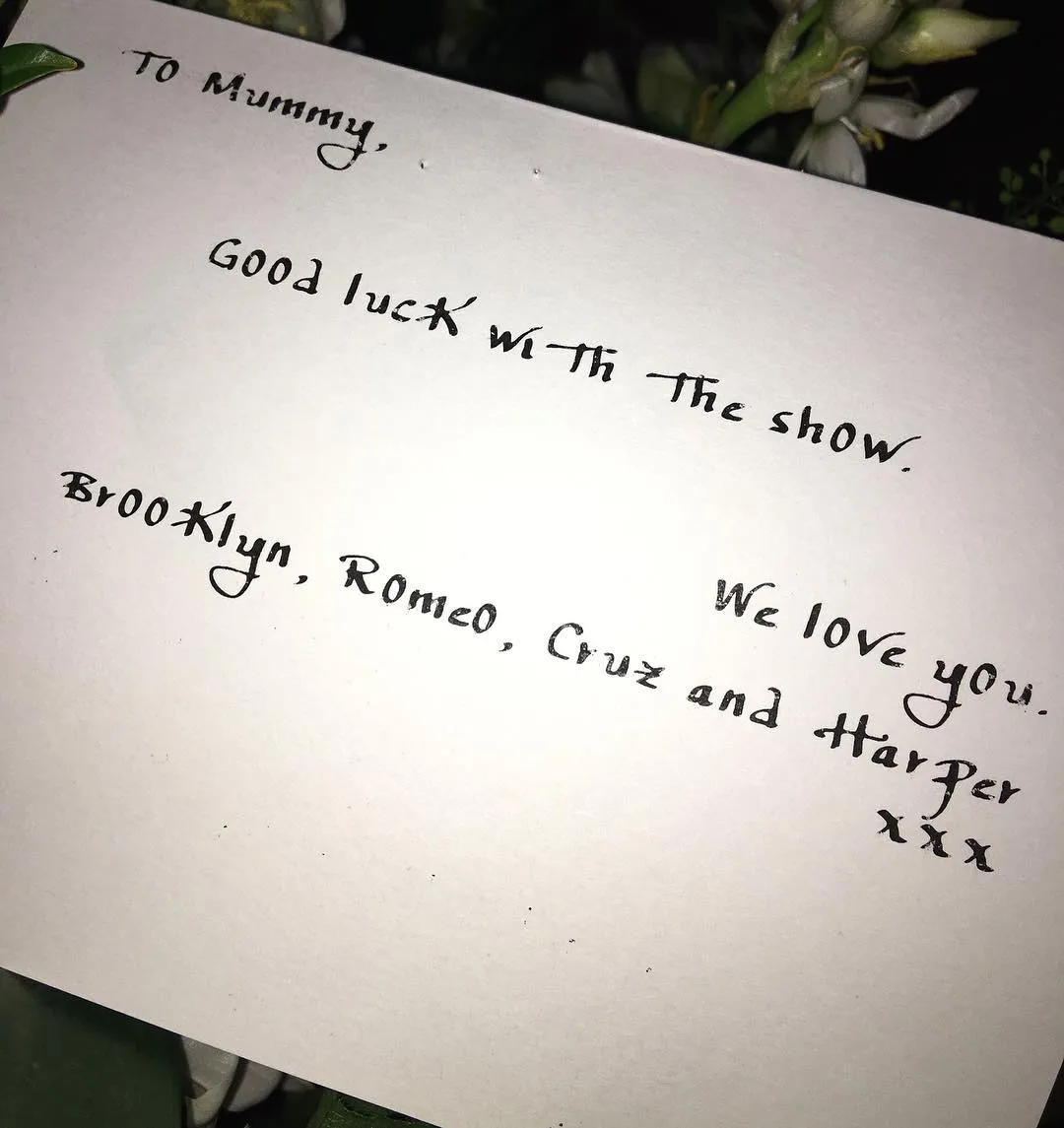 Sweet! Victoria Beckham dapat pesan menyentuh dari keempat anaknya © instagram.com/victoriabeckham