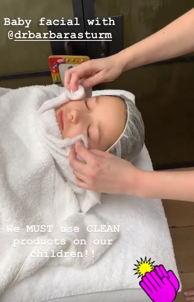 Harper ikut jalani perawatan wajah Š instagram.com/harperbeckham