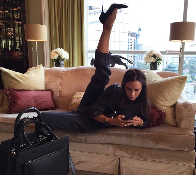 Pose yoga Victoria, bikin ngeri! @ instagram.com/victoriabeckham