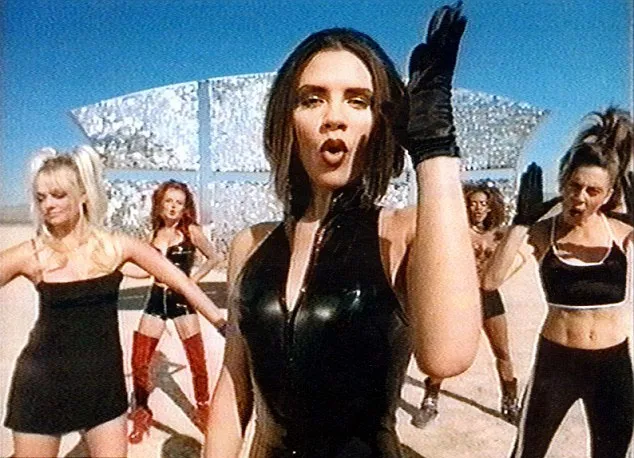 Victoria dalam salah satu video klip Spice Girls 'Say You'll Be There' © Virgin Records