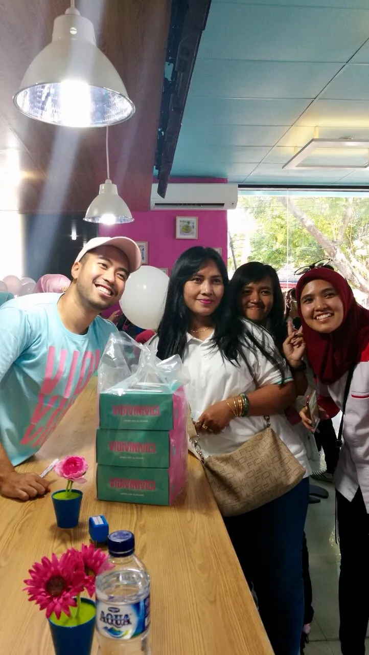 Bersama sang Ibunda, Vidi Aldiano pun mencoba peruntungannya di dunia bisnis kue © KapanLagi.com/Sahal Fadli