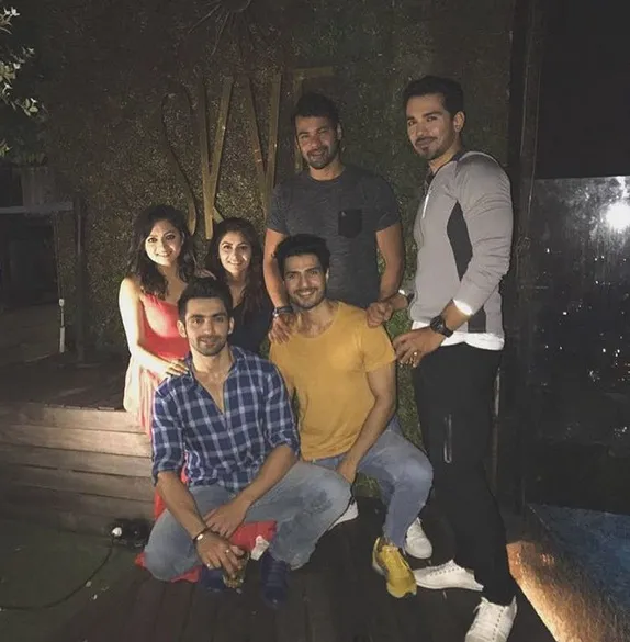 Vin dkk hangout di Jakarta ©instagram/vinrana
