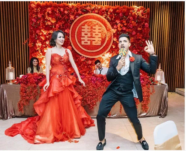 Begini aksi goyang lolipop kocak dari Vin Rana, lucu banget kan? © Instagram.com/glitz_eo