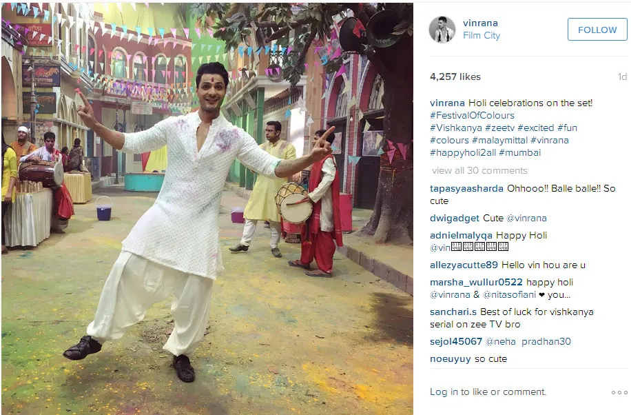 Begini gaya unik Vin Rana saat rayakan holi di lokasi syuting © Instagram.com/vinrana