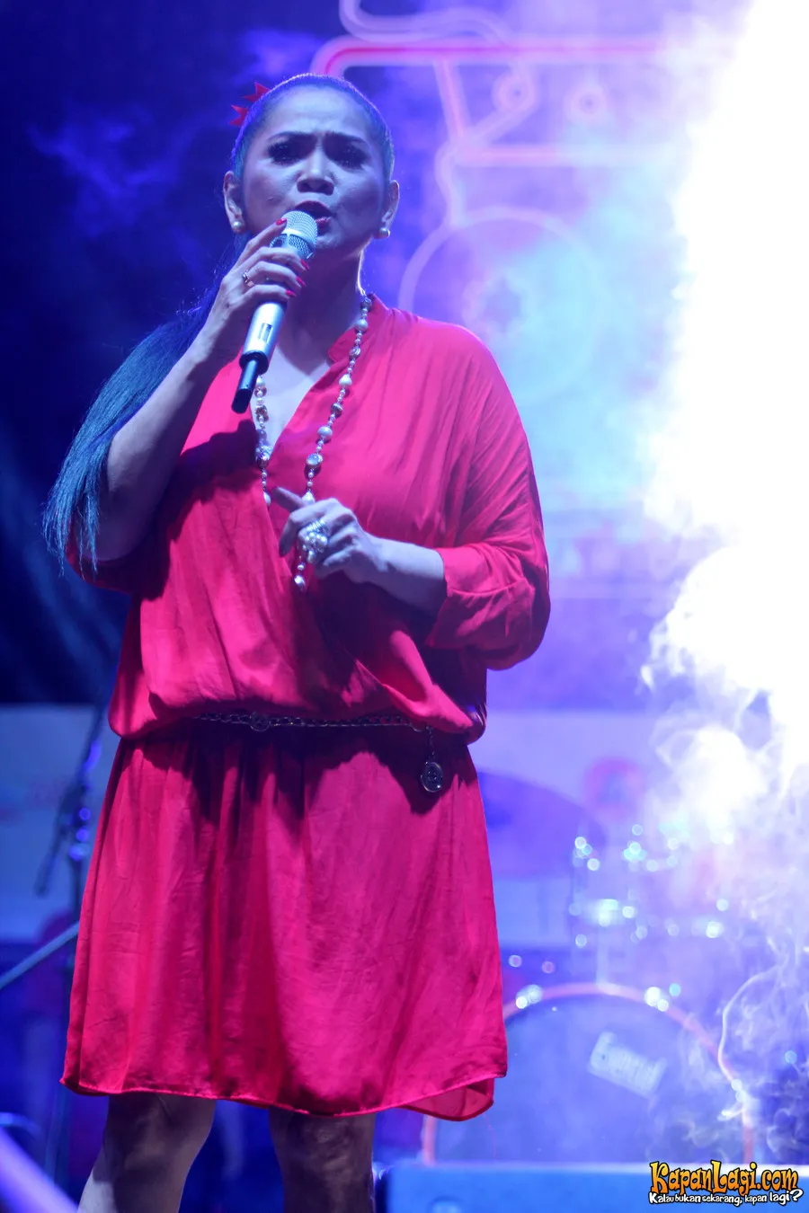 Tahun ini berusia 56, Vina masih bisa tampil energik © Budy Santoso