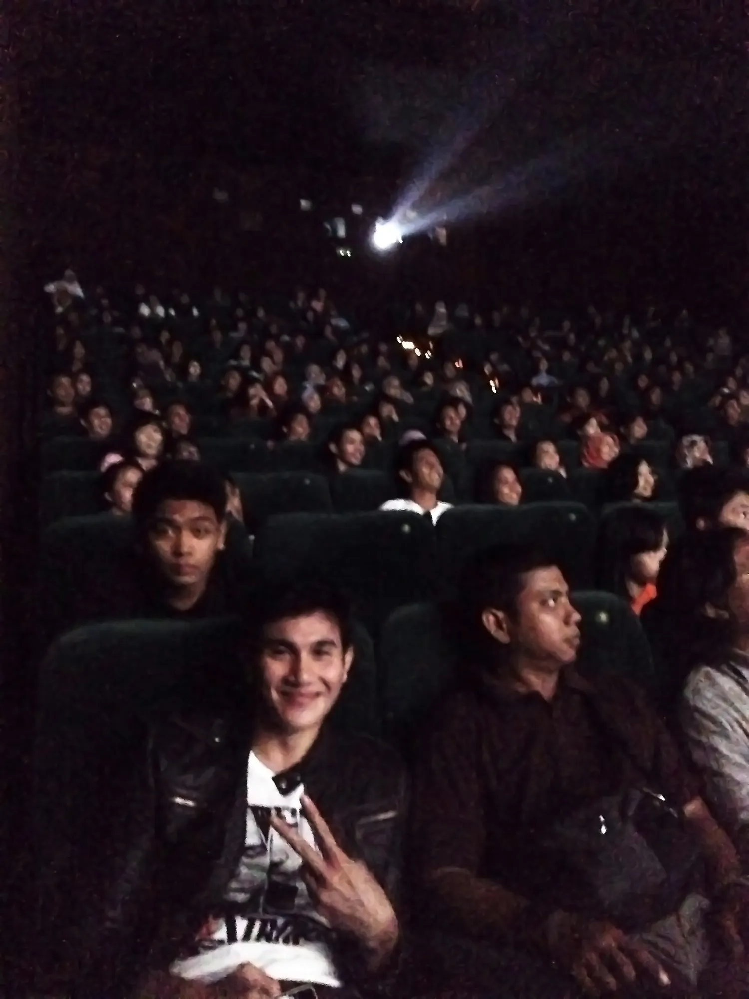 Vino datang dan ikut menonton film MADRE