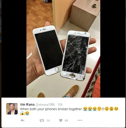 Vin menunjukkan dua handphonenya yang rusak © Twitter.com/vinrana1986