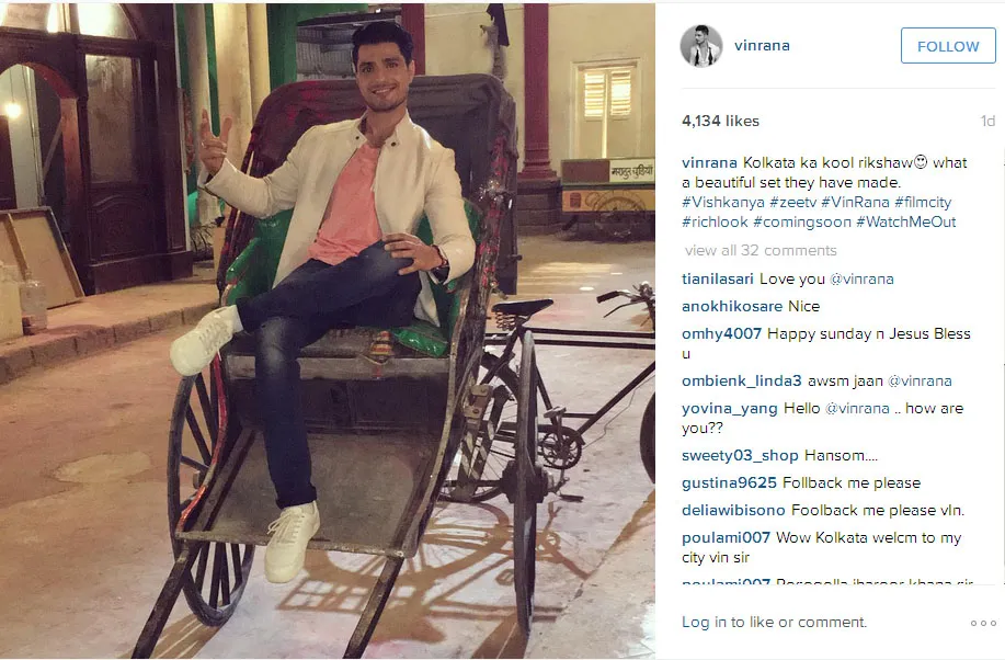 Vin Rana bergaya bak pria kaya raya di atas rickshaw © Instagram.com/vinrana