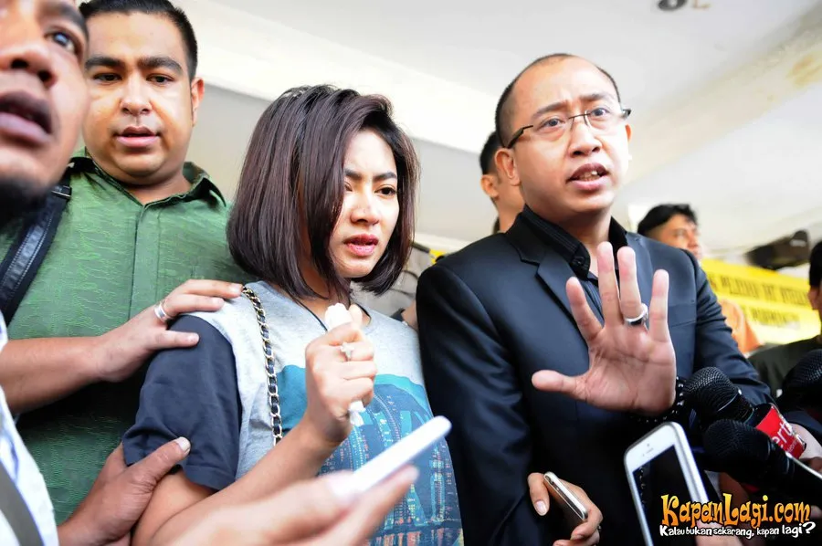 Ketika digerebek Vitalia Sesha dalam keadaan sadar, positif memakai ekstasi namun tidak tengah melakukan pesta seks. ©KapanLagi.com®/Bayu Herdianto