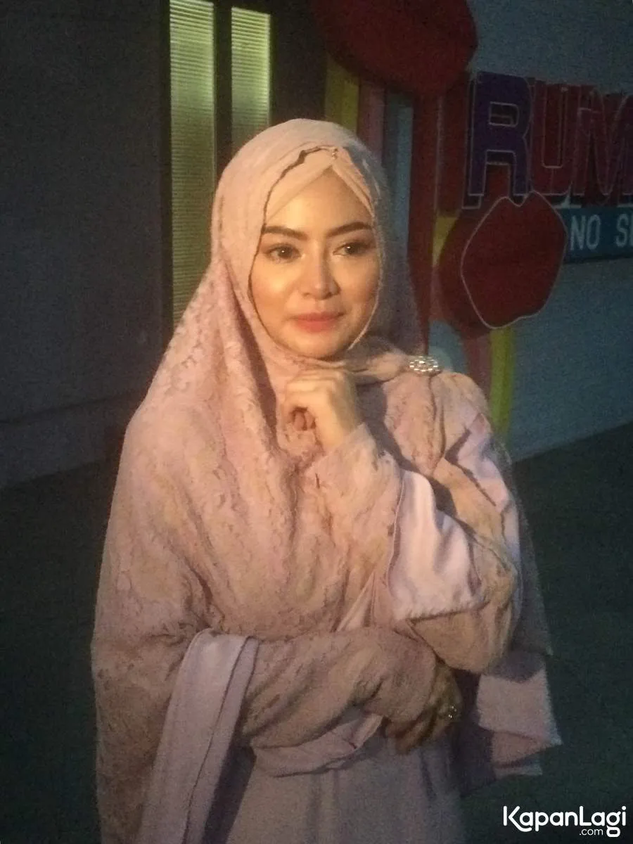 Vitalia Sesha tak ingin pacaran dan memilih jalan taaruf jika ada yang mendekati. ŠKapanLagi.com/Adi Abbas Nugroho